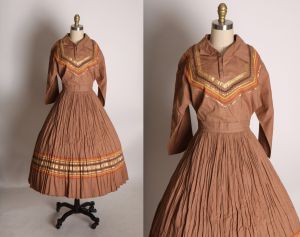 1950s Light Brown, Copper & Gold Soutache Ric Rac Trim 3/4 Length Sleeve Blouse with Matching Skirt