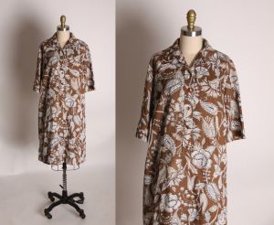 Late 1960s Early 1970s Brown, Black and White Half Sleeve Button Down Front Paisley Pattern Dress