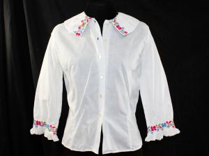Size 10 1960s White Shirt with Colorful Flower Embroidery - Fresh Summer Cotton 60s Top