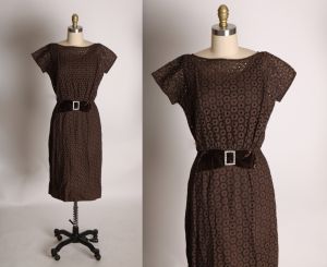 1950s Chocolate Brown Eyelet Lace Short Sleeve Velvet Rhinestone Bow Wiggle Dress - XS