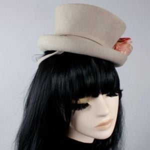 Vintage 1940s Gray Wool Suiter Mini Top Tilt Hat Curled Brim Burlesque - Fashionconstellate.com