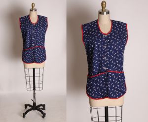 1970s Novelty Blue, Red and White Dog Print Sleeveless Button Up Pocketed Blouse - M