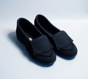 Daniel Green Black Felt Slippers, Sz 7.5  - Fashionconstellate.com