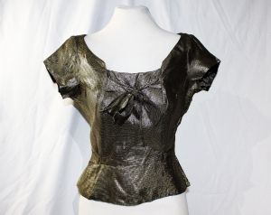 Size 8 1940s Gold & Silver Blouse - Short Sleeved 40s Sexy Pin Up Girl Metallic Cocktail Top - Buxom