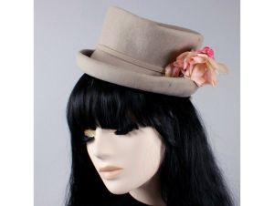 Vintage 1940s Gray Wool Suiter Mini Top Tilt Hat Curled Brim Burlesque