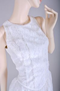 S Vintage 1980s GUNNE SAX White Lace Open Back Simple Dainty Wedding Dress - Fashionconstellate.com