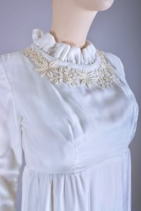 Vintage 1950s White Velvet Simple Minimal Wedding Dress Embroidered | XS/S - Fashionconstellate.com
