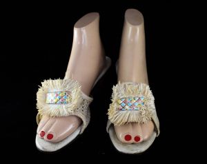 1950s Tiki Sandals - Size 8 Straw Summer Shoes 50s White Beige Resort Peep Toes with Pastel Lattice