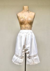 Antique 1910s Edwardian Drawers, White Cotton and Eyelet Lace Bloomers, Ladies Underwear Extra Small