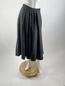 1980s gray pleated wool flannel skirt with pockets size S