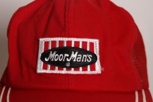 1970s Red and White MoorMan’s Mesh Snap Back Trucker Hat Ball Cap - Fashionconstellate.com