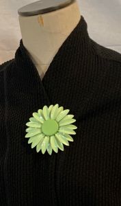 60s Large Green Daisy Brooch Flower Power Pin | 3.25'' Diameter - Fashionconstellate.com