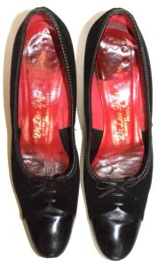 50s 60s Black Kid Suede & Leather Pumps | De Liso Debs size 8.5 AAA - Fashionconstellate.com