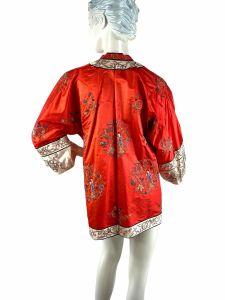 Vintage red silk Chinese jacket with Forbidden Stitch Peking Knot embroidery Size 46 chest - Fashionconstellate.com