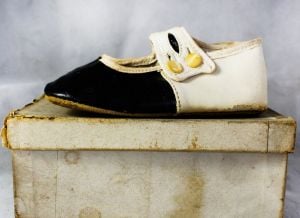 1910s Baby Shoes Authentic Antique Black & White Leather Soft Soled Button Strap Flats Size 3 Infant - Fashionconstellate.com