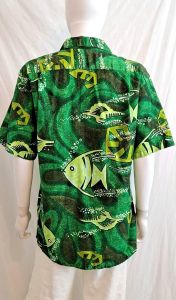1960s 1970s Green Fish Print Hawaiian Print Mens Shirt Barefoot In Paradise Sz Large 44 Chest