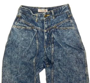 90s GUESS Acid Wash Ultra High Waisted Tapered Leg Booty Jeans | made USA | S Waist 26 - 27'' - Fashionconstellate.com