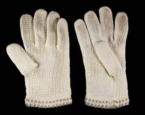 1950s Winter Gloves with Silver & Gold Metallic Embroidery - Sweet 50s Cream Texture Knit Charming  - Fashionconstellate.com