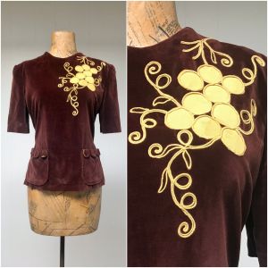 Vintage 1940s Brown Velvet Top w/ Grapevine Appliqué, Short Sleeve Back Button Blouse, Medium 40'' 