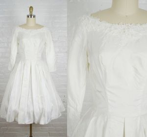 Willma 1960s wedding dress . vintage 60s tea length short wedding gown . small