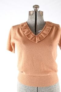 1970s Vintage Short Sleeve Beige Ruffle V-Neck Sweater | Talbot Traveler |  S/M | Bust 36'' - Fashionconstellate.com