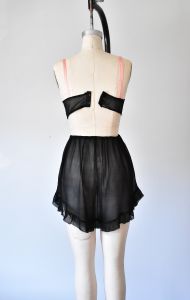 Le Noir 1920s silk bralette and tap pants, lingerie set, bloomers, vintage lingerie - Fashionconstellate.com