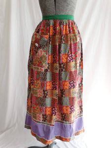 1970s Boho Prairiecore Paisley Print Maxi Skirt With Ric Rac Trim Pockets 23 Waist - Fashionconstellate.com