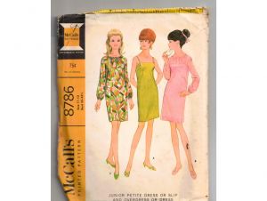1960s Dress Sewing Pattern - Sleeveless Slip Dress or Long Sleeve Sheath Vintage 1967 Mod Jet Setter