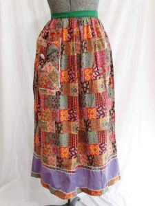 1970s Boho Prairiecore Paisley Print Maxi Skirt With Ric Rac Trim Pockets 23 Waist