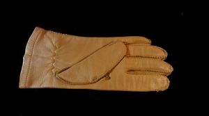 Vintage 1960s Ladies Beige Leather Gloves Genuine Deerskin by Sta-Soft | M - Fashionconstellate.com