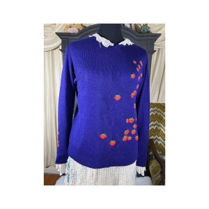 M-L/ Vintage 70’s Strawberry Sweater, Blue Crew Neck Sweatshirt with embroidered strawberries