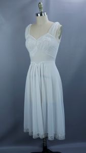 60s White Chiffon and Lace Vanity Fair Nightgown, Size 32 - Fashionconstellate.com