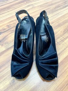 Size 7B | 1940's Vintage Black Suede Slingback Heels with Satin Fans at the Vamp by I. Miller