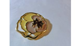 Vintage Avon Pink Pansy Brooch Gold Tone Metal Enamel Flower Pin