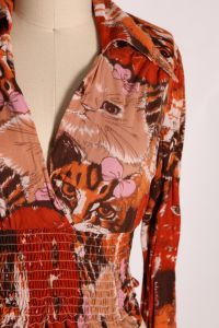1970s Multi-Colored Novelty Cat Kitten Rust Red and Brown Long Sleeve Crop Top Blouse - S - Fashionconstellate.com