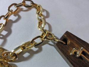 Vintage 60s Pendant Necklace Wood Gold Tone Chunky Chain by Sarah Coventry - Fashionconstellate.com
