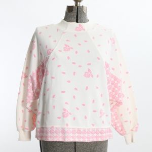 1990s Oversized Shirt | Vintage 90s Pink Roses Pullover Sweater | Cream and Pink Roses | Size M
