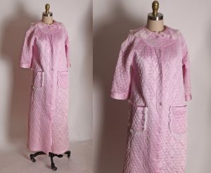 1960s 1970s Pink Quilted Long Sleeve Button Up House Coat Robe - L