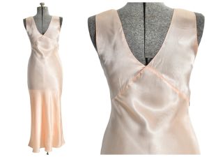 1940s Vintage Sexy Peach Pink Satin Maxi Sleeveless Nightgown | Bias Cut Wide Straps  | M - Fashionconstellate.com
