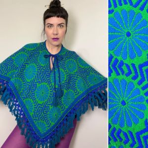 Open Size | 1960's Vintage Psychedelic Wool Floral Fringed Poncho
