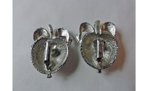 Sarah Coventry Vintage 60s Clip On Earrings ''Adam's Delight'' Silver Apple Fruit Earrings - Fashionconstellate.com