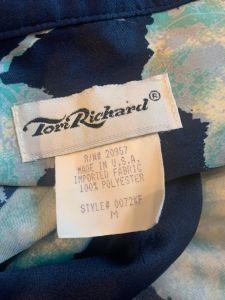 Mens 70s Tori Richard Vintage Hawaiian groovy and unique shirt with leaves | Vintage Size M - Fashionconstellate.com