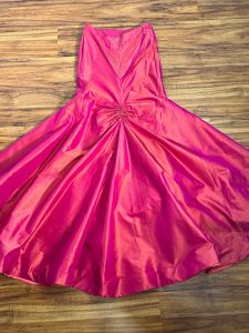 Medium | Y2K Vintage Iridescent Coral Evening Skirt with Train by Monique Lhuillier - Fashionconstellate.com