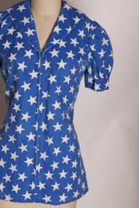 1970s Blue and White America Short Sleeve Novelty Stars Print Sailor Style Blouse - S - Fashionconstellate.com