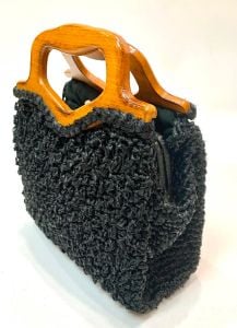 50s 60s Woven Boucle Raffia Bag | Black Kelly Style Bag w/Wood Handles | W 9'' x H 9.5'' x D 4'' - Fashionconstellate.com