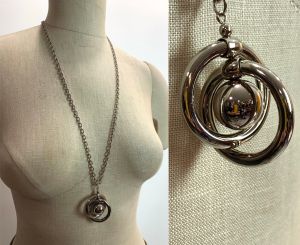 70s 80s Large Silver Ball and Hoops Spinner Pendant Necklace | MOD 3D Geometric