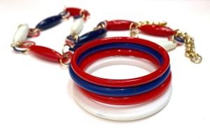 60s 70s MOD Red White Blue Bead & Chain Belt | Plastic Beads | 4 Bangle Bracelets | 24'' - 36'' - Fashionconstellate.com