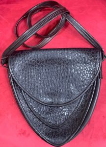 80s Avant Gardé Black Pebbled Texture Leather Pie Shaped Shoulder Bag |10.25'' H x 10'' W x 2.75'' D - Fashionconstellate.com