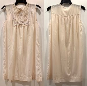 60s Pale Peach Pink Nightgown with Lace & Embroidery Bib | Semi Sheer Summer | Barbizon ''June'' | XS - Fashionconstellate.com