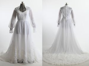 Vintage 1970s Romantic Bishop Sleeve Sweetheart Neckline Wedding Dress by Alfred Angelo | M/L